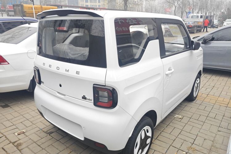 吉利银河 熊猫 2025款 210km 元气熊车身外观7