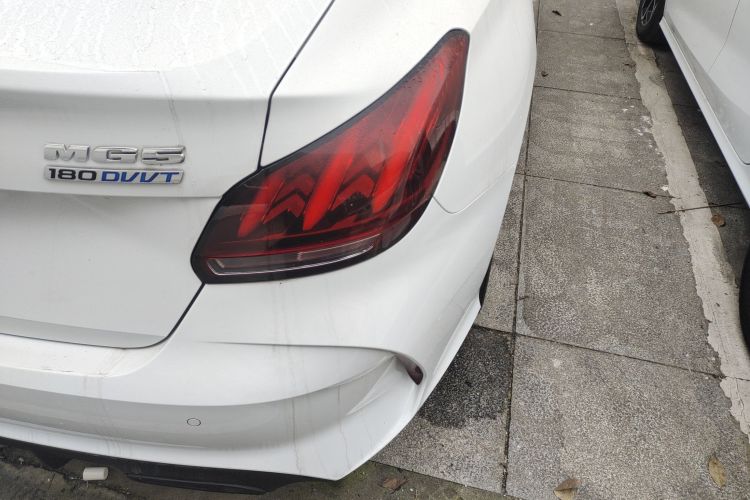 名爵 MG5 2023款 180DVVT 手动风尚版车身外观9