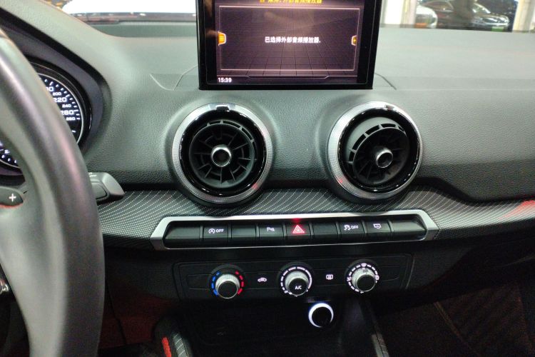 奥迪Q2L 2022款 35 TFSI 进取动感型局部细节16