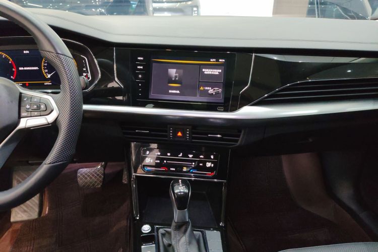 大众 帕萨特 2025款 出众款 380TSI 龙腾版中控内饰16