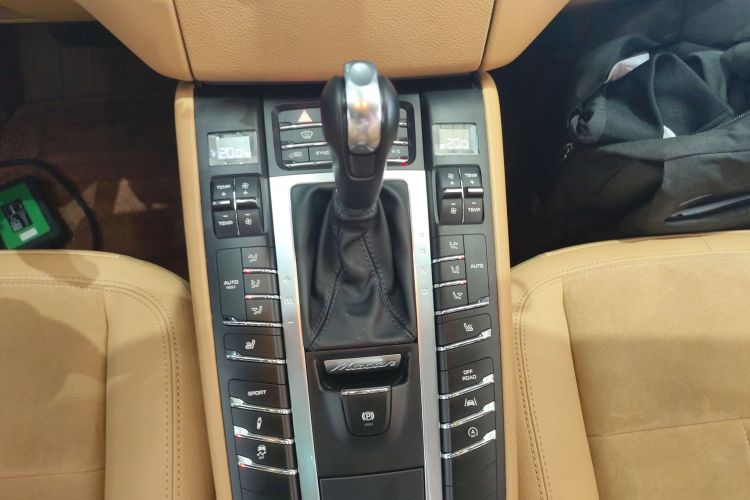 保时捷 2017款  Macan 2.0T中控内饰18