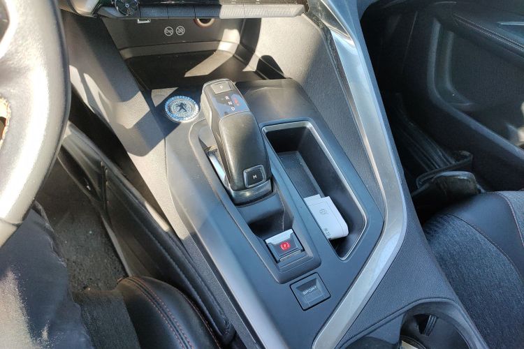 标致4008 2017款 350THP 精英版中控内饰18