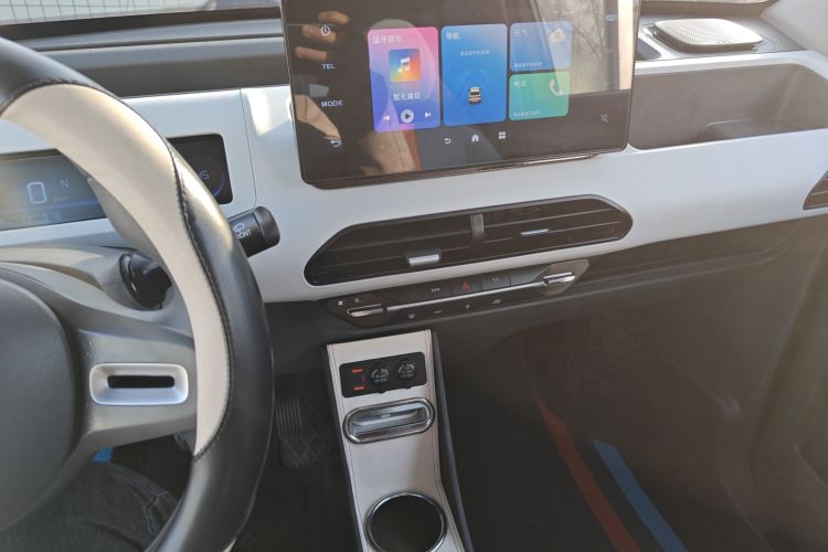 吉利银河 2024款 熊猫mini 200km 耐力熊中控内饰16