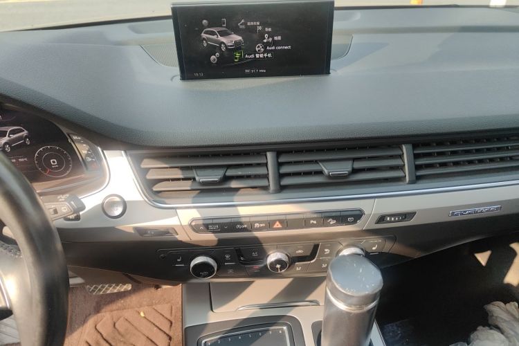 奥迪Q7 2016款 40 TFSI 舒适型中控内饰16