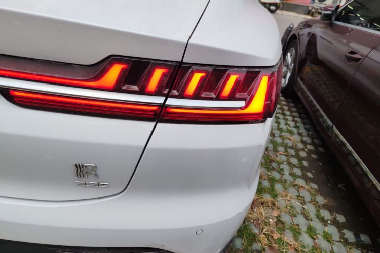 比亚迪 汉 2020款 EV 四驱高性能版旗舰型车身外观9