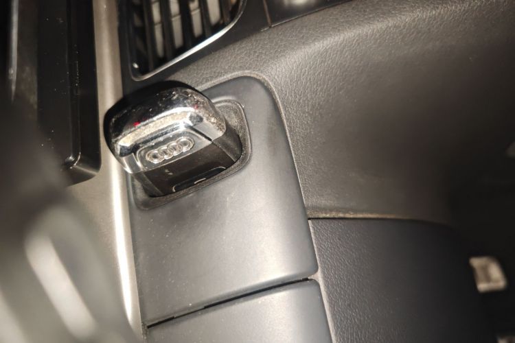 奥迪A4L 2015款 45 TFSI quattro个性运动型中控内饰11