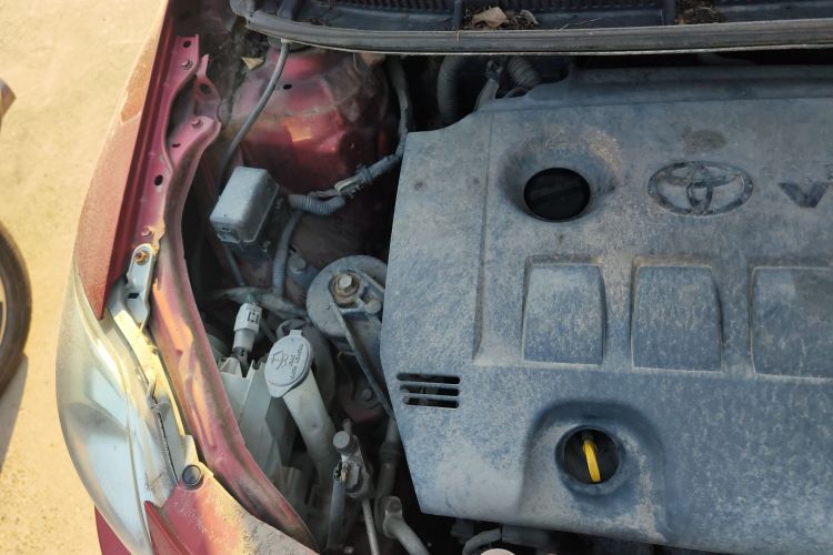 丰田 威驰 2011款 1.6L GL-i 天窗版 AT局部细节9006