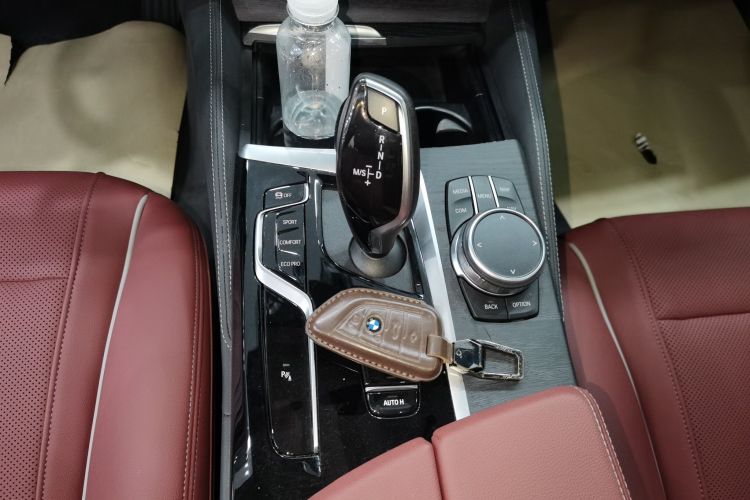 宝马5系 2023款 530Li 领先型 M运动套装中控内饰18