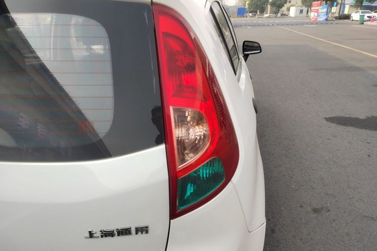 雪佛兰 赛欧 2013款 两厢 1.2L AMT理想版车身外观9