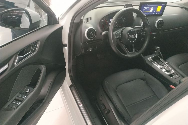 奥迪A3 2018款 30周年年型 Sportback 35 TFSI 时尚型中控内饰20