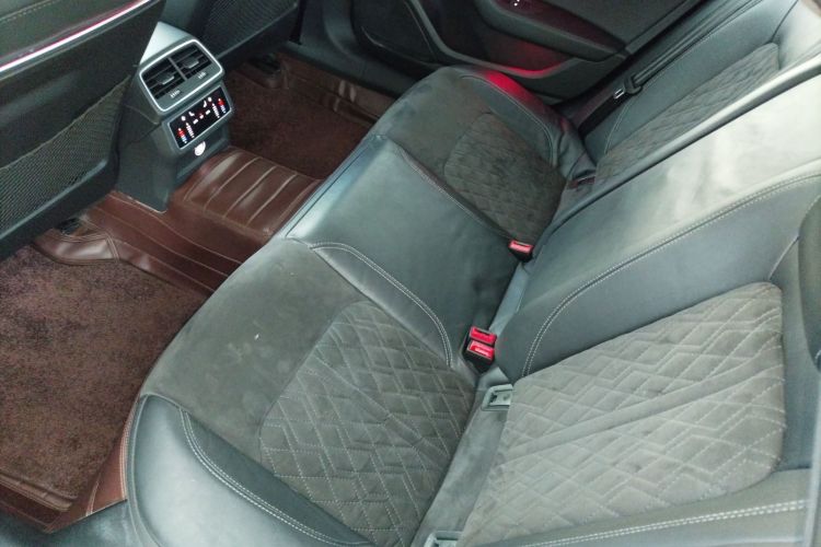 奥迪A6L 2022款 45 TFSI 臻选动感型中控内饰7004