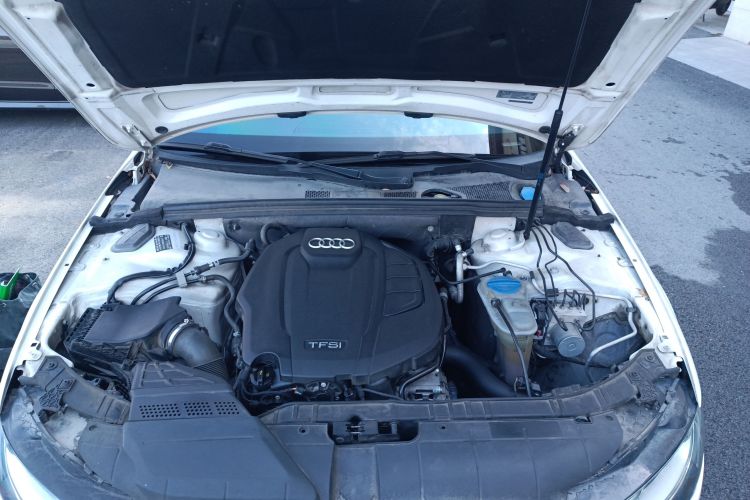 奥迪A4L 2015款 35 TFSI 自动舒适型机舱底盘24