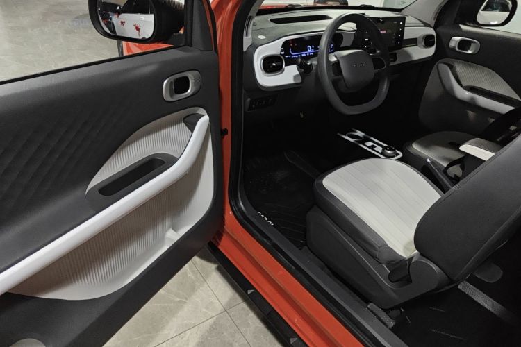 吉利银河 2025款 210km 熊猫骑士中控内饰7003