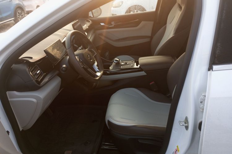 比亚迪 秦PLUS 2024款 荣耀版 DM-i 55KM领先型中控内饰19