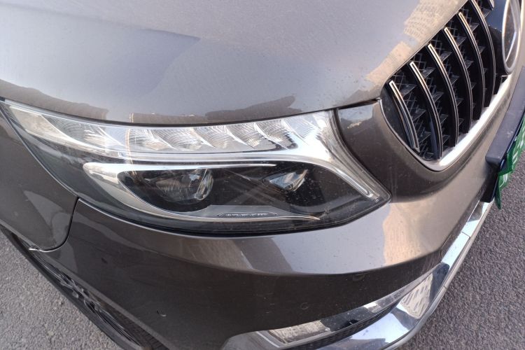 奔驰V级 2018款 V 260 L 尊贵加长版 国VI车身外观8