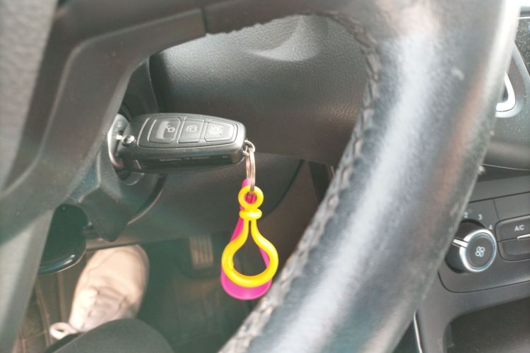 福特 福克斯 2018款 两厢经典 1.6L 自动风尚型智行版中控内饰7001