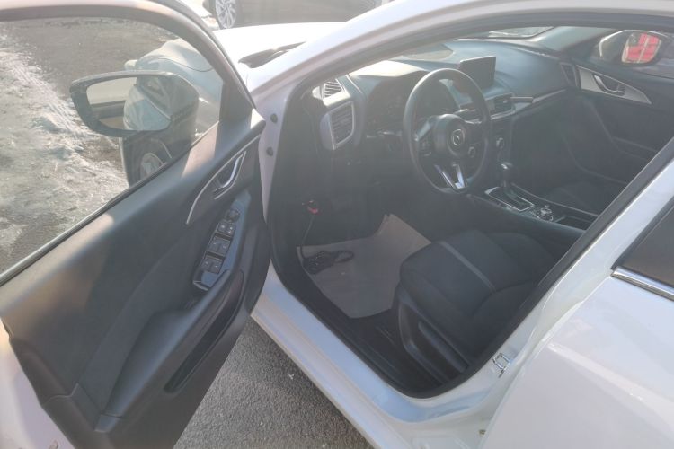 马自达3 昂克赛拉 2019款 云控版 三厢 1.5L 自动豪华型 国VI中控内饰20