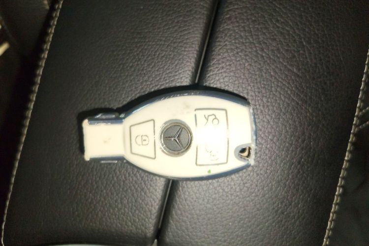 奔驰C级 2017款 C 200 运动版中控内饰11