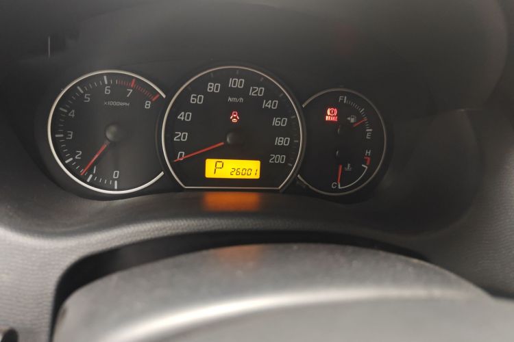 铃木 雨燕 2013款 1.5L 自动20周年限量版中控内饰15