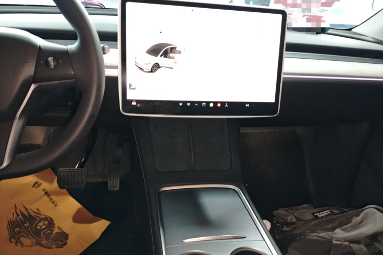 特斯拉 Model Y 2023款 长续航全轮驱动版中控内饰16