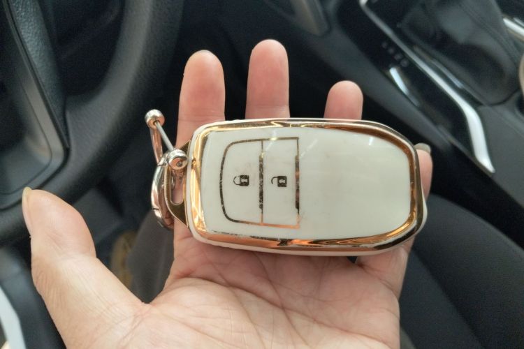 丰田 卡罗拉锐放 2024款 2.0L 精英版中控内饰11