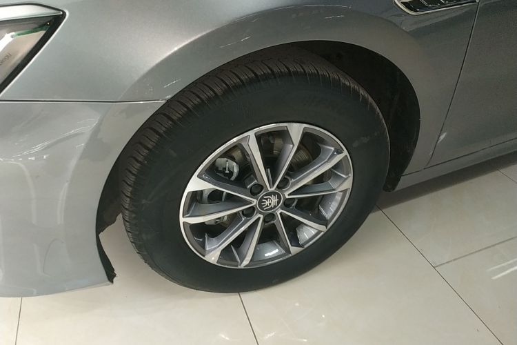 比亚迪 秦PLUS 2024款 荣耀版 DM-i 55KM领先型车身外观6007