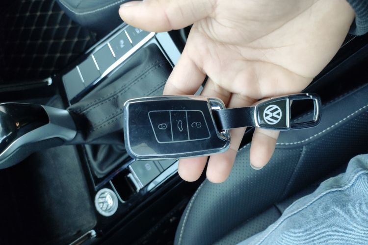 大众 帕萨特 2025款 出众款 380TSI 龙耀版中控内饰7001