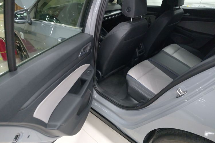 大众 高尔夫 2025款 改款二 300TSI R-Line中控内饰7004