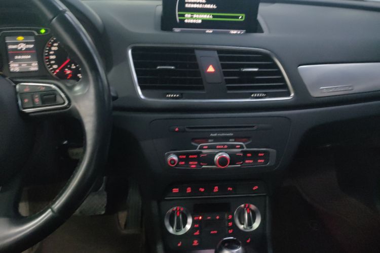 奥迪Q3 2013款 35 TFSI quattro 豪华型中控内饰16