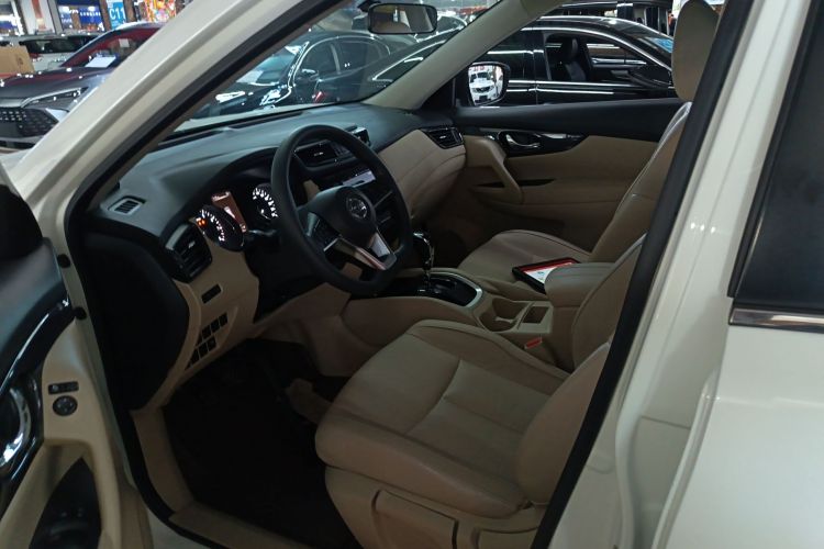 日产 奇骏 2017款 2.0L CVT舒适版 2WD局部细节19