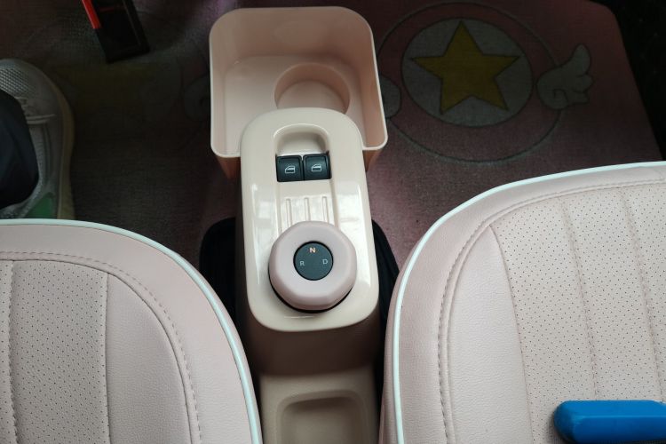 吉利银河 2023款 熊猫mini 200km 耐力熊中控内饰18