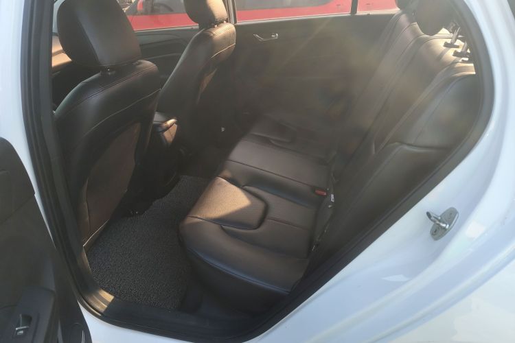 奇瑞 艾瑞泽5 2017款 1.5L CVT领潮版中控内饰21