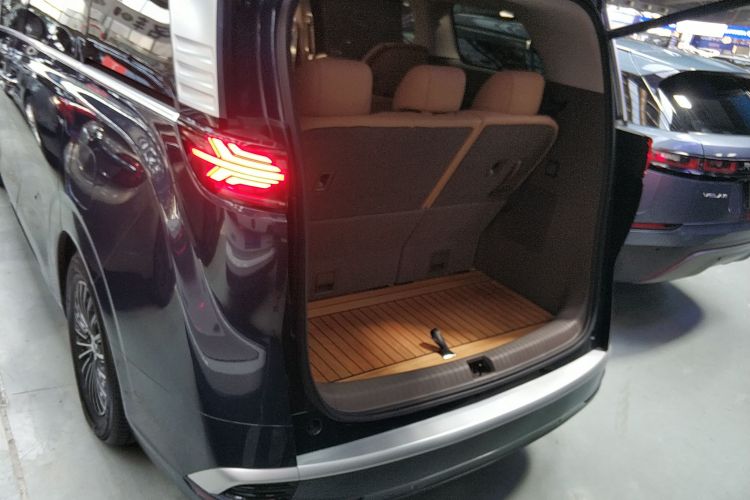 腾势D9 2022款 DM-i 1040 尊贵型局部细节23