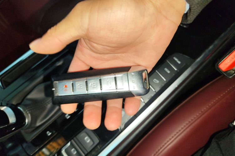 魏牌 VV7 2017款 2.0T 旗舰型中控内饰11