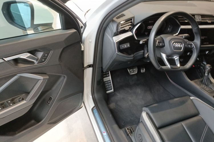 奥迪Q3 2024款 35 TFSI 时尚动感型中控内饰20