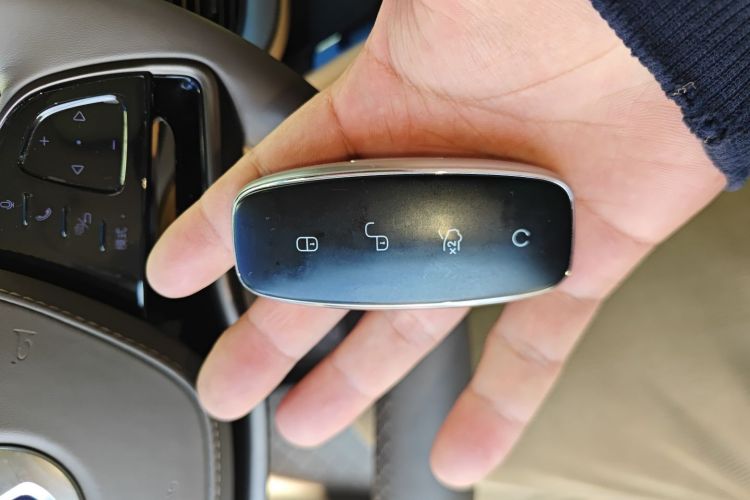 腾势D9 2024款 DM-i 980 四驱旗舰型中控内饰7001