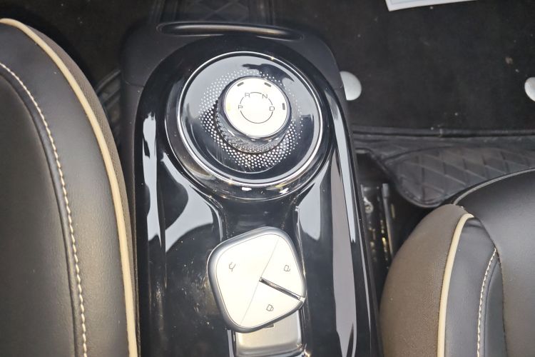 五菱汽车 五菱缤果 2023款 333km 灵犀互联款中控内饰18