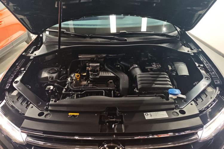 大众 途观L 2024款 300TSI 自动两驱智享版机舱底盘24