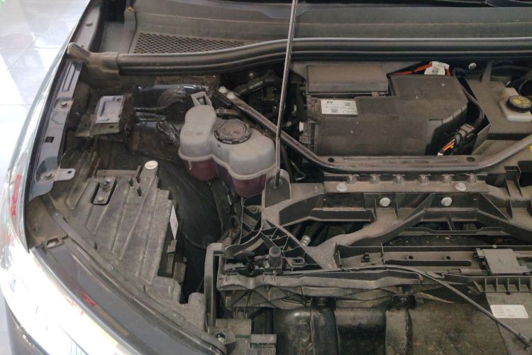 奥迪Q4 e-tron 2024款 40 e-tron 创行版机舱底盘25