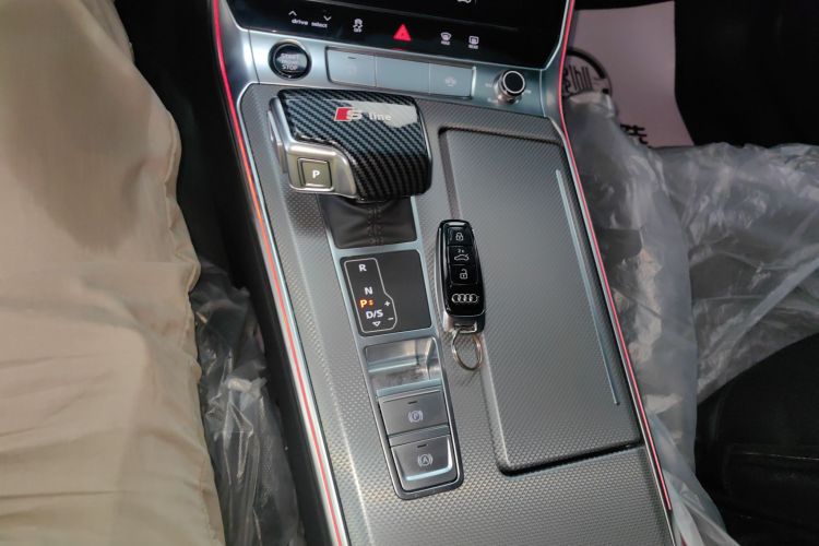 奥迪A6L 2023款 45 TFSI 臻选动感型中控内饰18