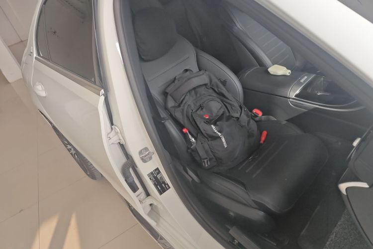 奔驰C级 2024款 改款 C 260 L 运动版局部细节41