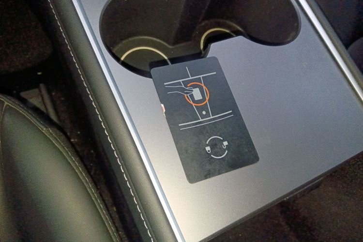 特斯拉 Model 3 2021款 标准续航后驱升级版 3D6中控内饰7001