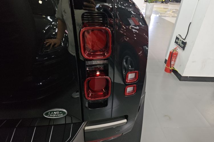 路虎卫士 2024款 110 3.0T P400 X-DYNAMIC HSE车身外观6006