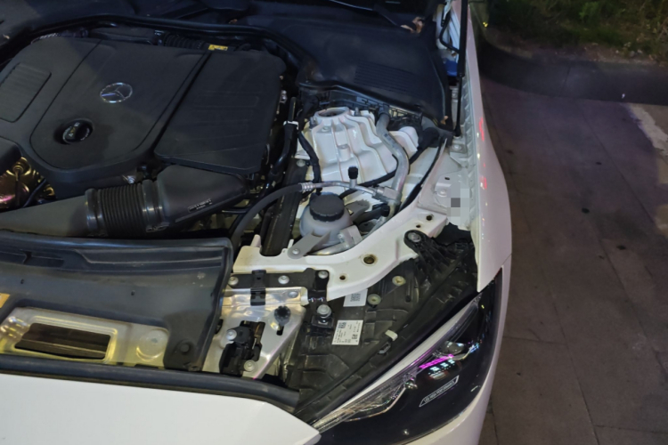 奔驰C级 2022款 改款 C 260 L 运动版局部细节9007