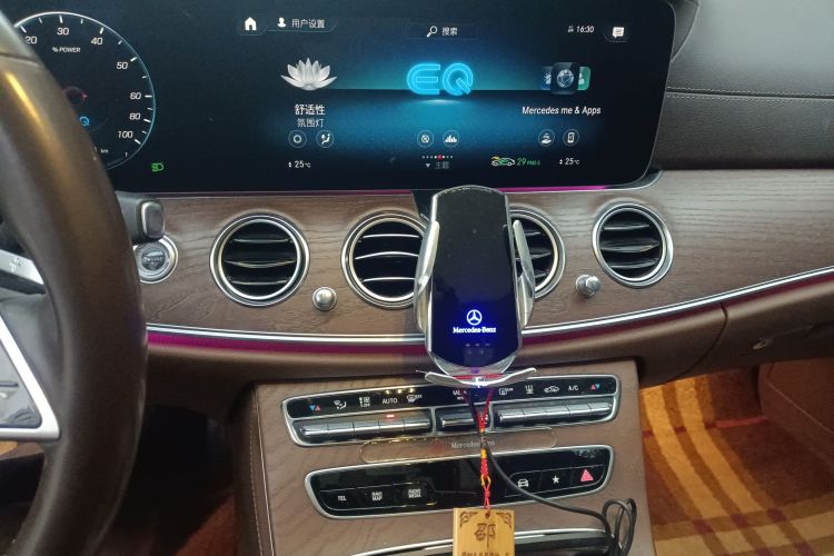 奔驰E级新能源 2022款 改款 E 350 e L 插电式混合动力轿车中控内饰16