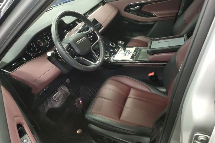 路虎 揽胜极光 2022款 极光L 249PS R-Dynamic 豪华版中控内饰19