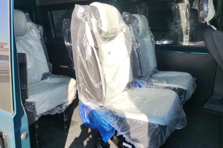 江铃福顺 2025款 2.0T 8AT柴油中轴中高顶商运型多功能乘用车7座中控内饰7004