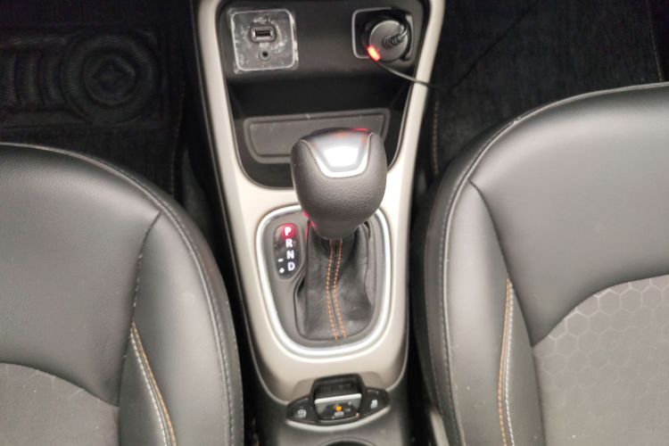 Jeep 指南者 2020款 220T 自动领先版局部细节18