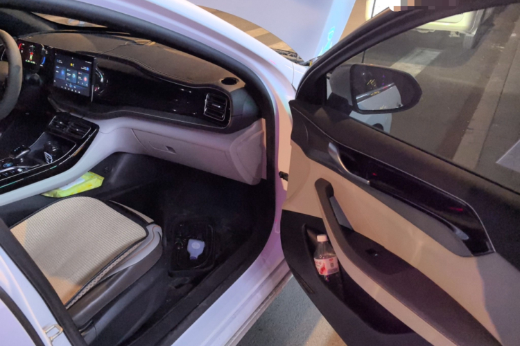 比亚迪 秦PLUS 2023款 冠军版 DM-i 120KM领先型局部细节9005