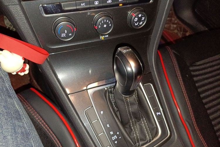 大众 高尔夫 2017款 230TSI 自动舒适百万辆纪念版中控内饰18